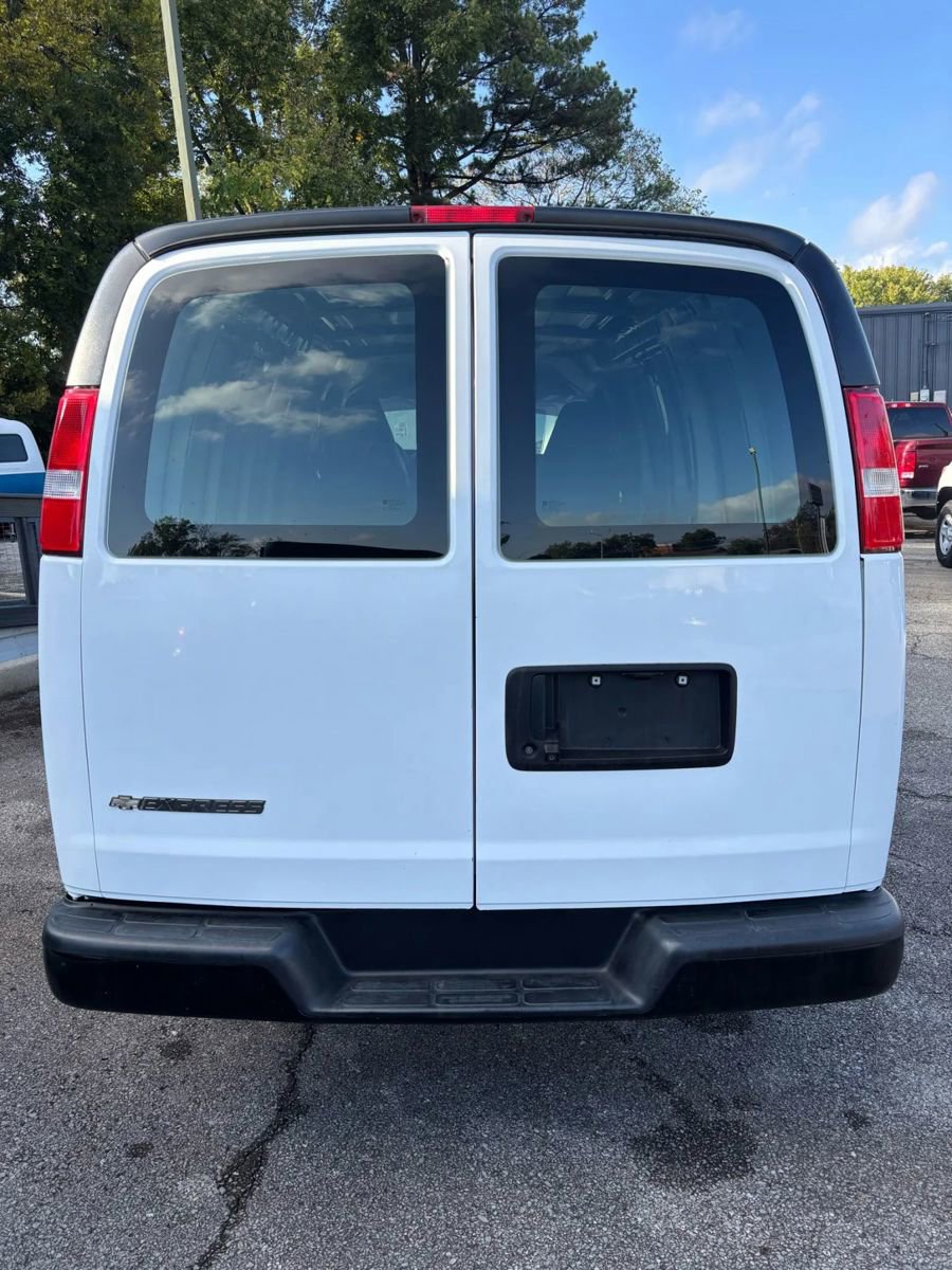 Used 2021 Chevrolet Express 2500 w/ Driver Convenience Package image 7