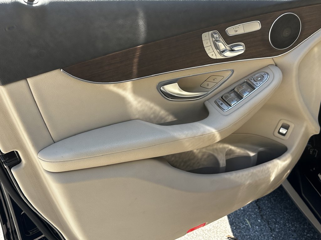 Certified 2022 Mercedes-Benz GLC 300 image 11