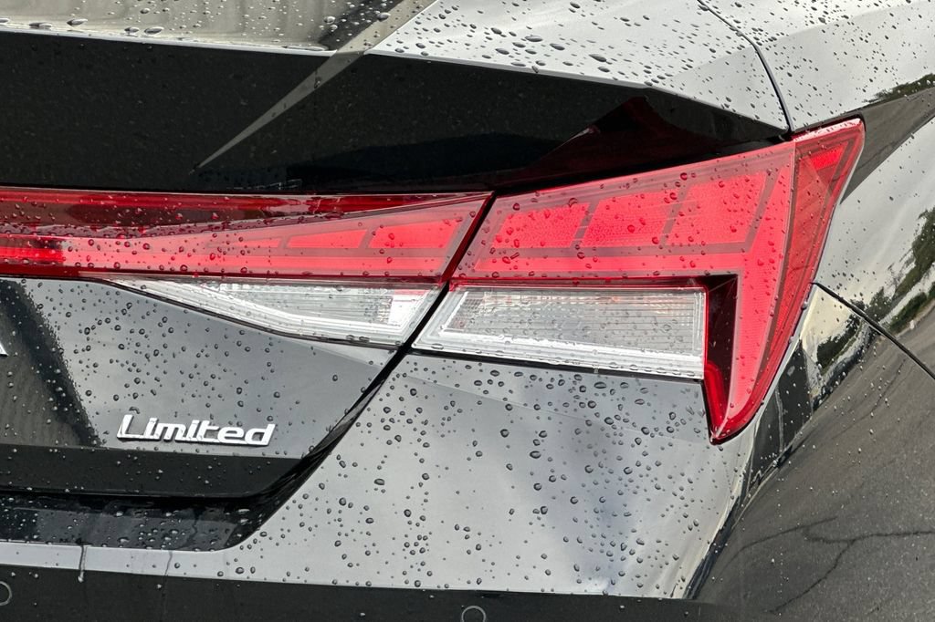 Used 2023 Hyundai Elantra Limited FWD image 28