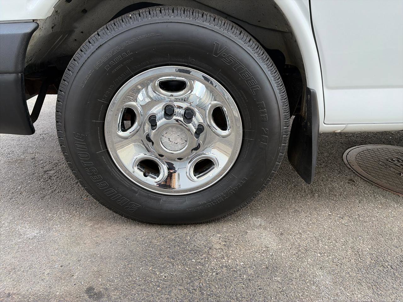 Used 2013 Chevrolet Express 3500 RWD image 15