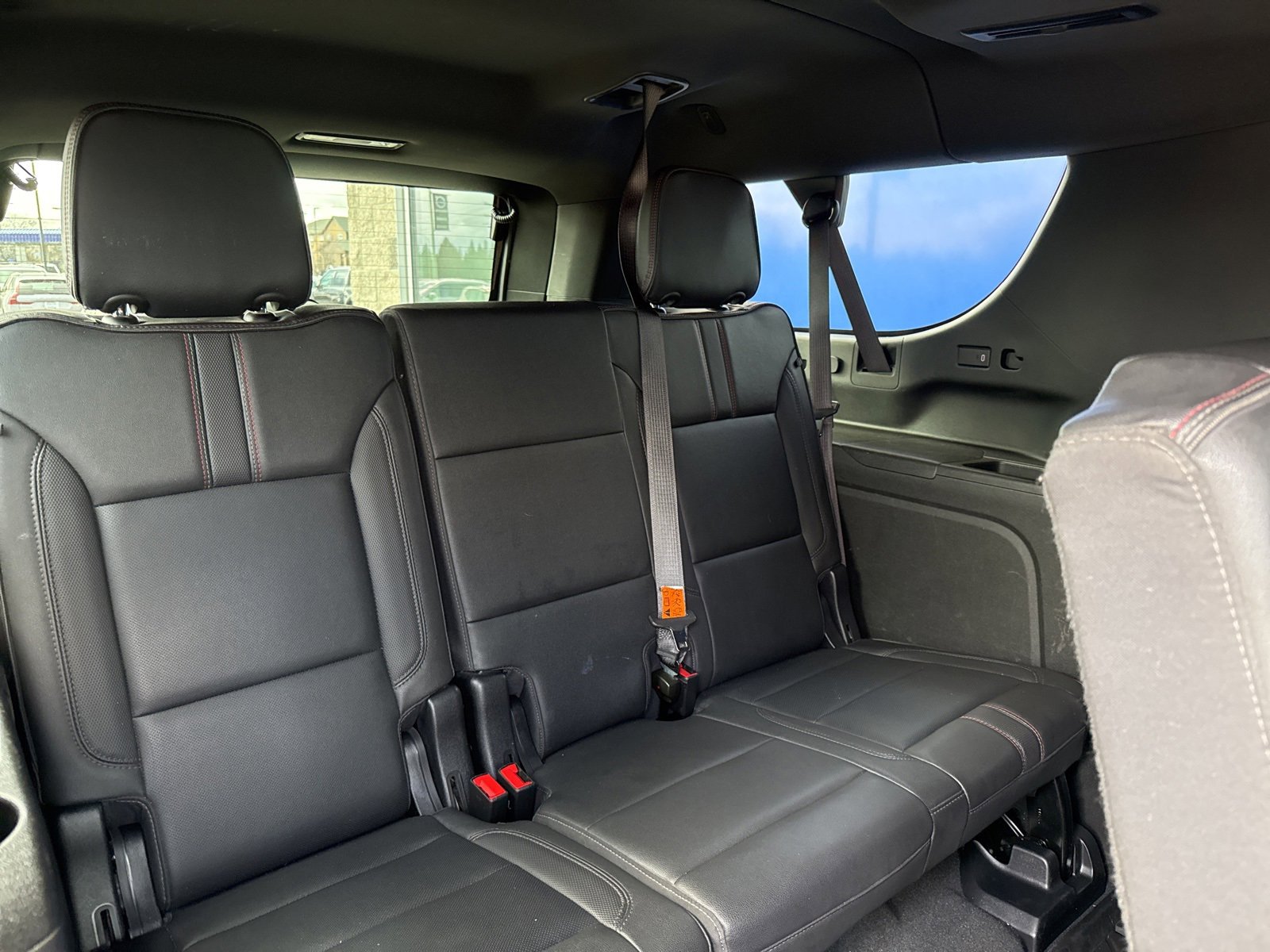 Used 2022 Chevrolet Suburban RST w/ Luxury Package image 18