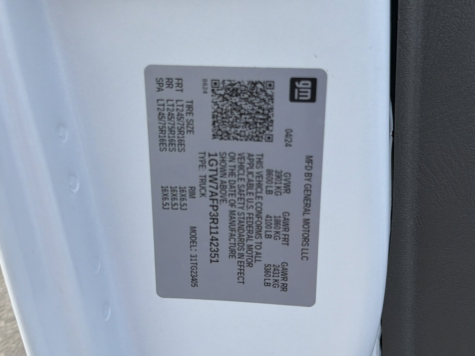 Used 2024 GMC Savana 2500 w/ Driver Convenience Package RWD image 33