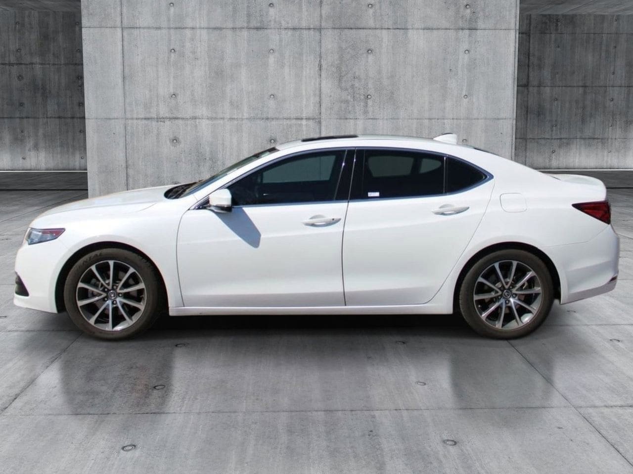 Used 2016 Acura TLX V6 image 2
