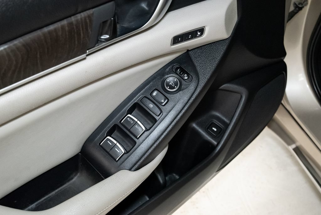 Used 2018 Honda Accord Touring image 10