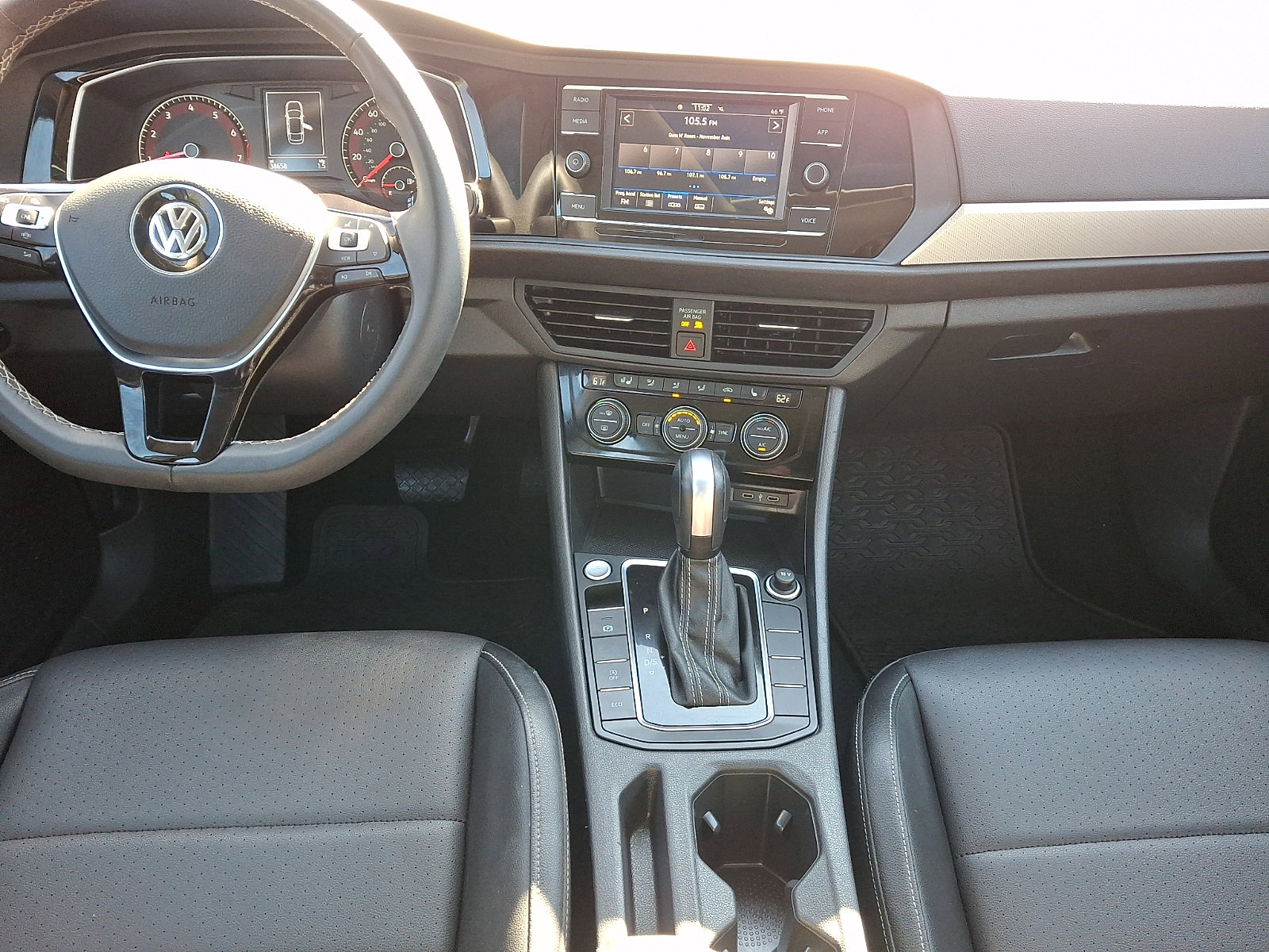 Used 2021 Volkswagen Jetta SE w/ SE Cold Weather Package image 15