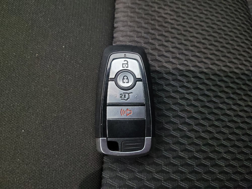 Used 2022 Ford Explorer XLT image 32