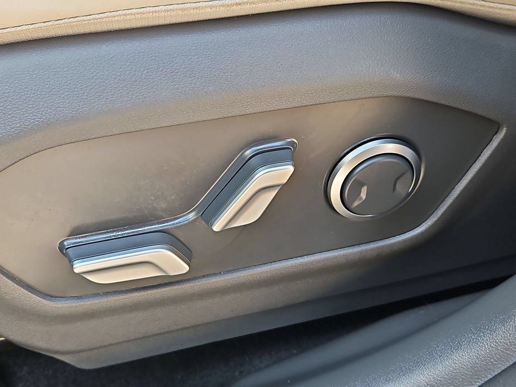 Used 2025 Hyundai Santa Fe SEL FWD image 14