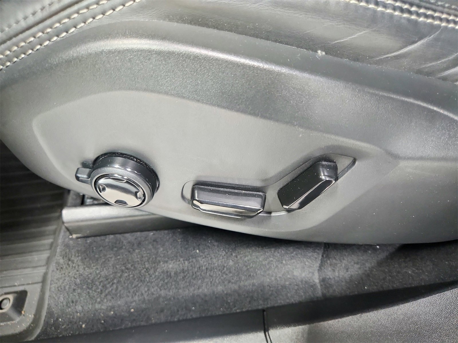 Used 2024 Volvo XC90 B6 Ultimate w/ Protection Package Premier image 20