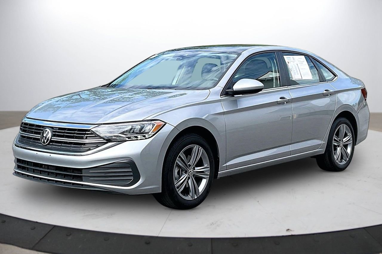 Used 2024 Volkswagen Jetta SE image 4