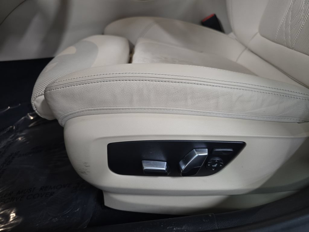 Used 2023 BMW 530i w/ Convenience Package RWD image 28