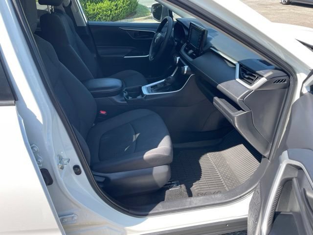 Used 2021 Toyota RAV4 LE AWD/4WD image 12