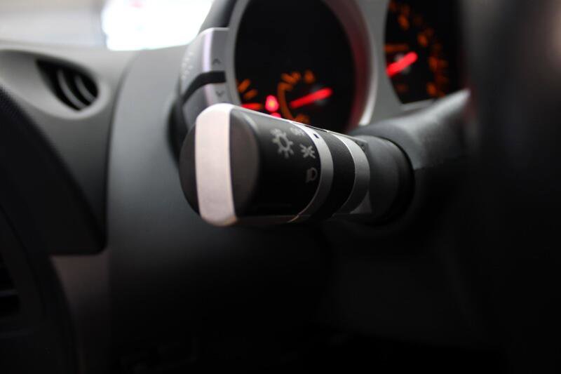 Used 2004 Nissan 350Z Touring w/ Cargo Convenience Pkg image 18