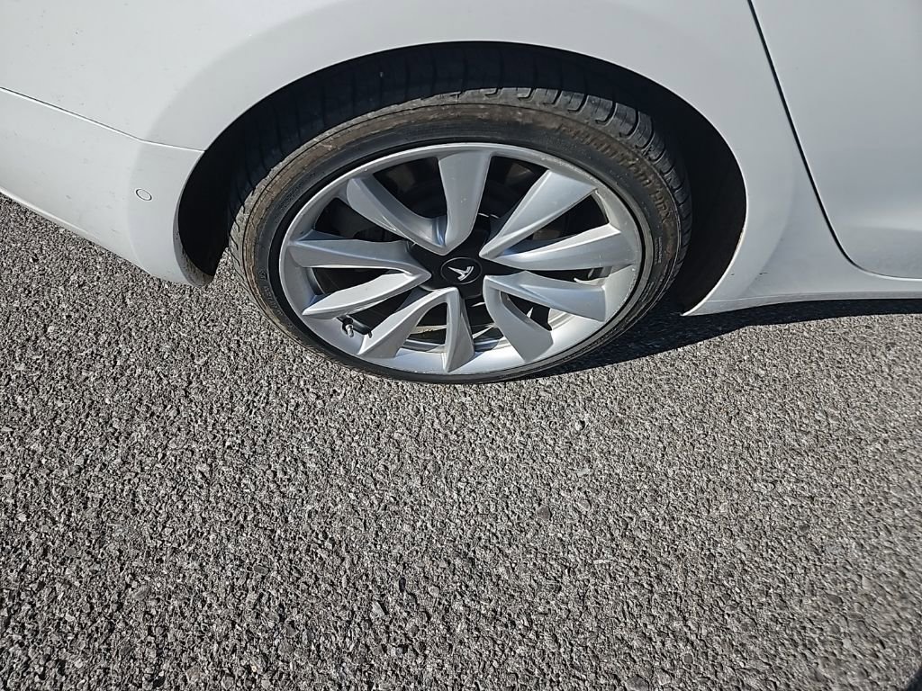 Used 2018 Tesla Model 3 Long Range image 11
