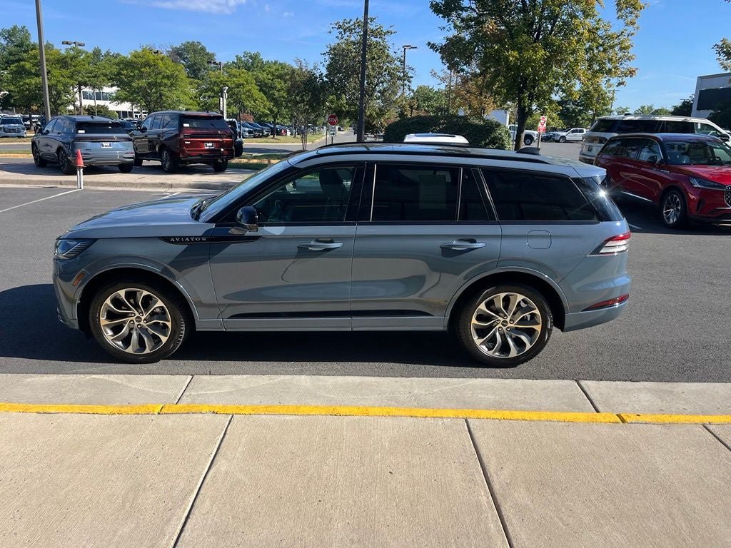 Used 2026 Lincoln Aviator AWD image 5