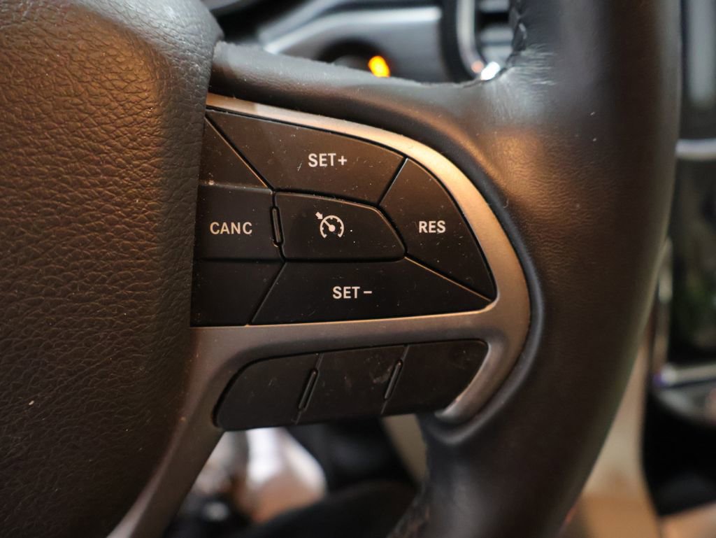 Certified 2022 Jeep Grand Cherokee Laredo E AWD/4WD image 35