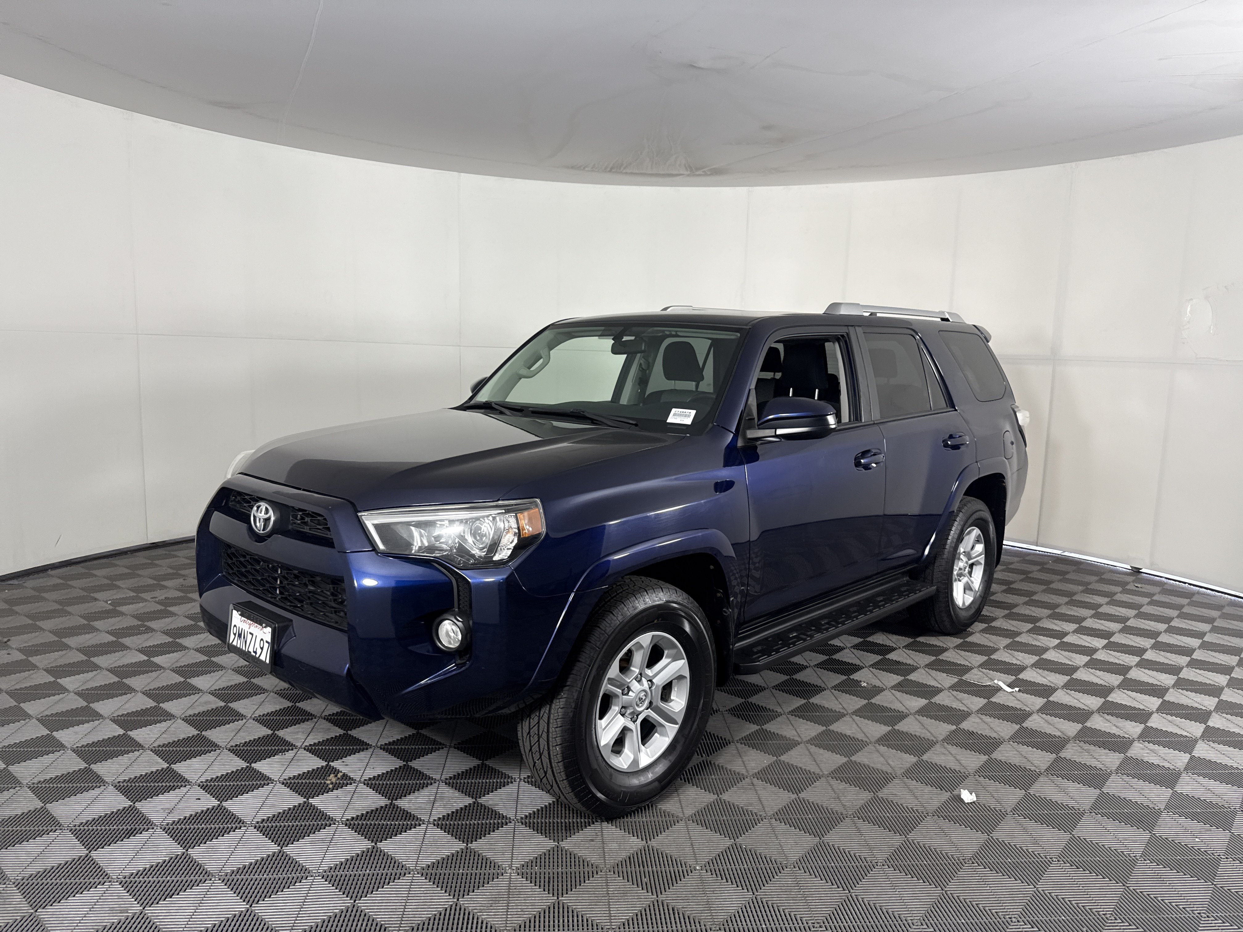 Used 2017 Toyota 4Runner SR5 AWD/4WD image 8
