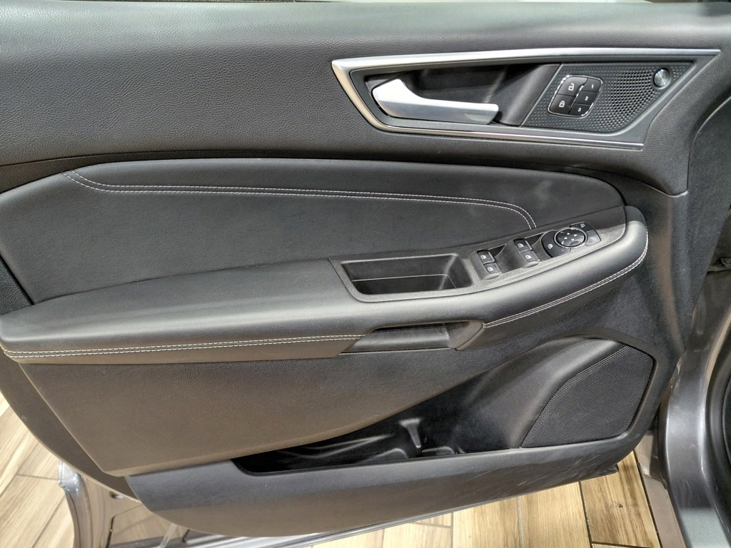 Used 2024 Ford Edge Titanium image 37