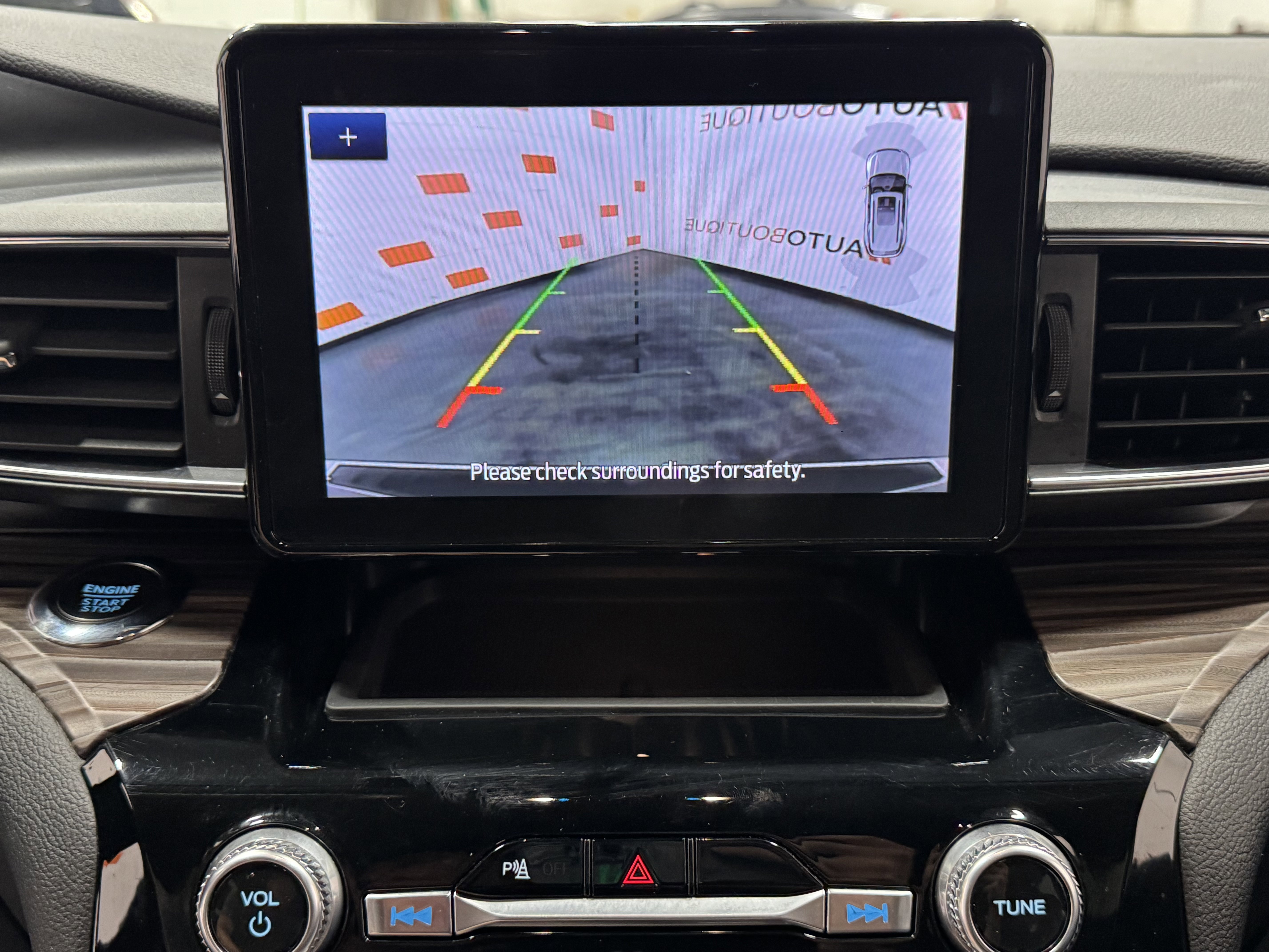 Used 2024 Ford Explorer Limited image 28