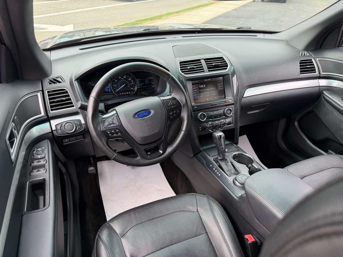 Used 2016 Ford Explorer XLT w/ Equipment Group 202A AWD/4WD image 12