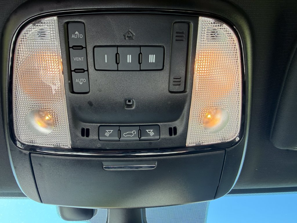 Used 2023 Dodge Durango R/T w/ Tow 'N Go Package AWD/4WD image 39