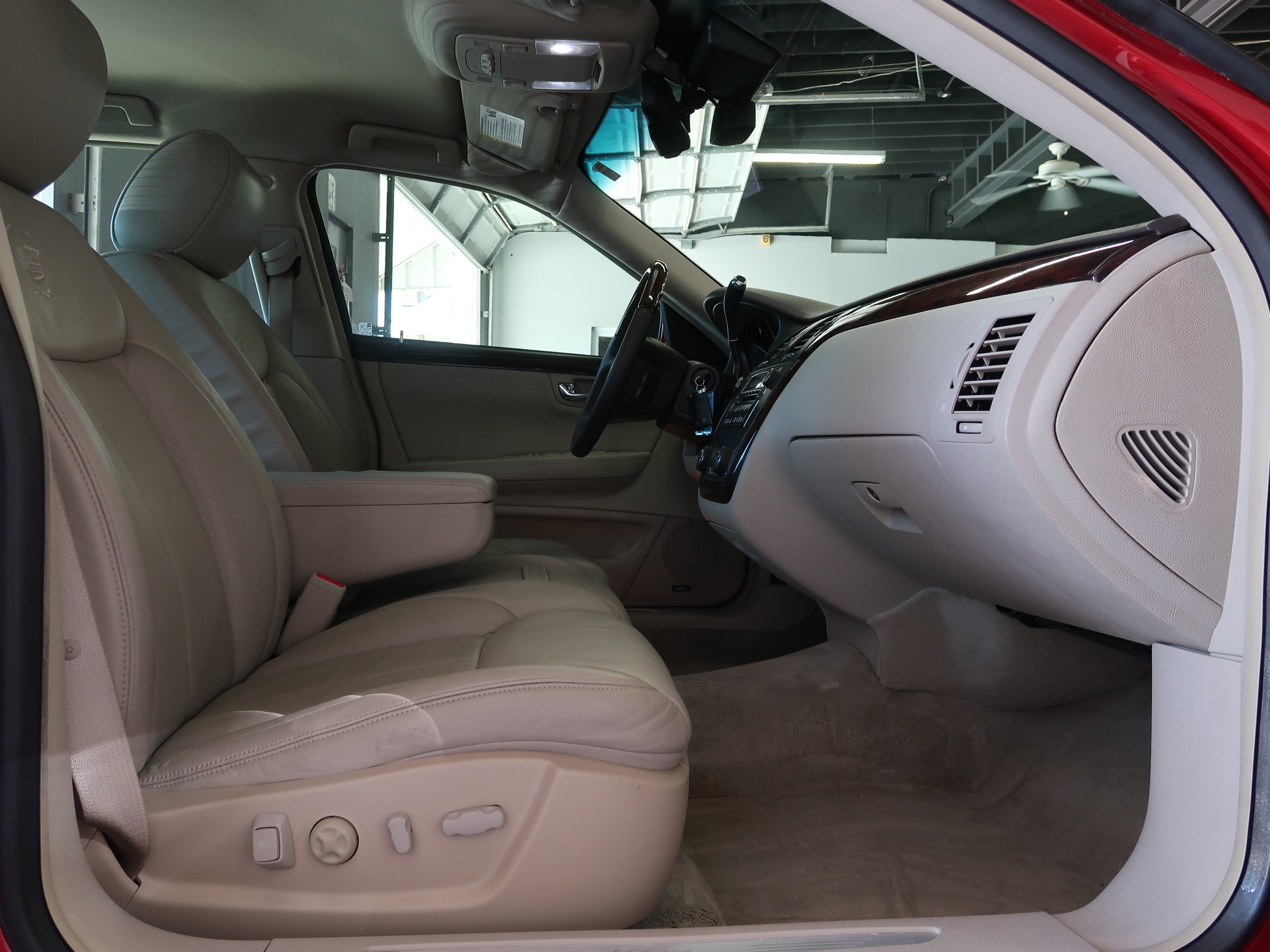 Used 2009 Cadillac DTS FWD image 34