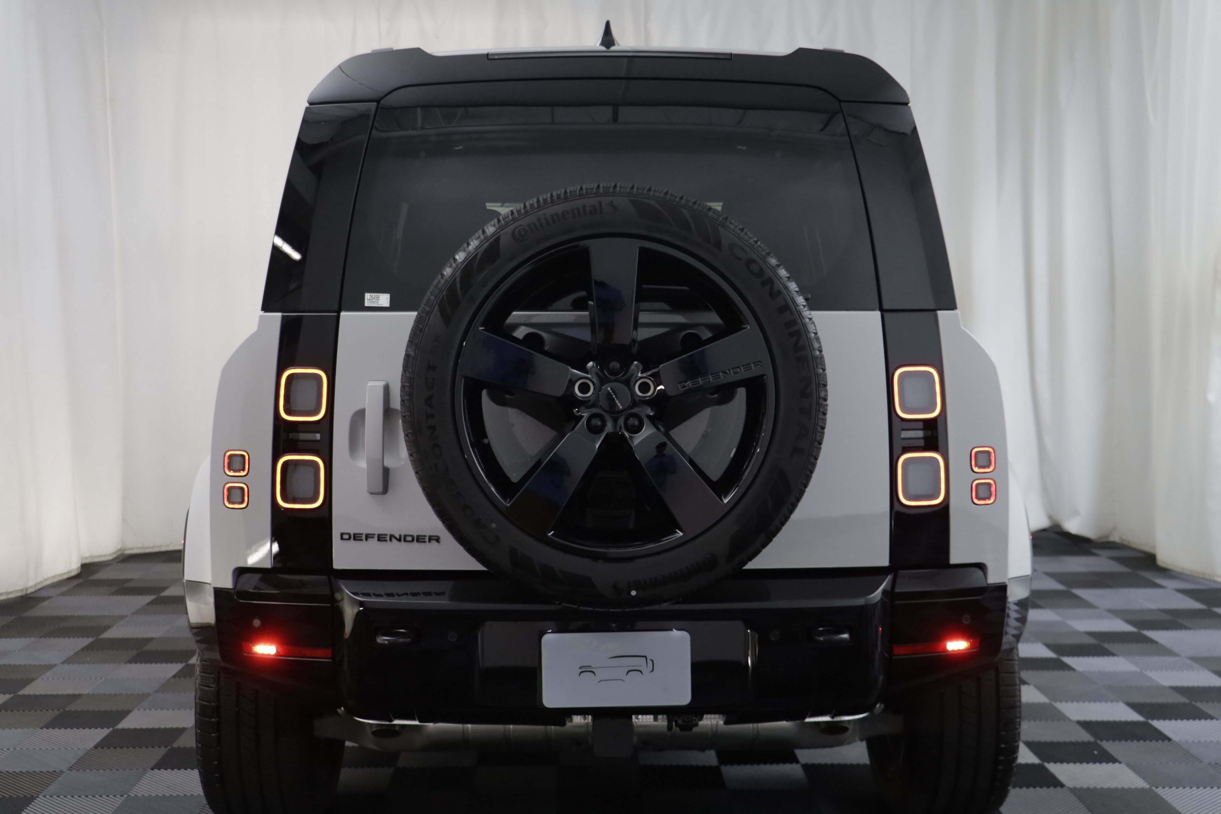 New 2026 Land Rover Defender 110 X-Dynamic SE AWD/4WD image 17