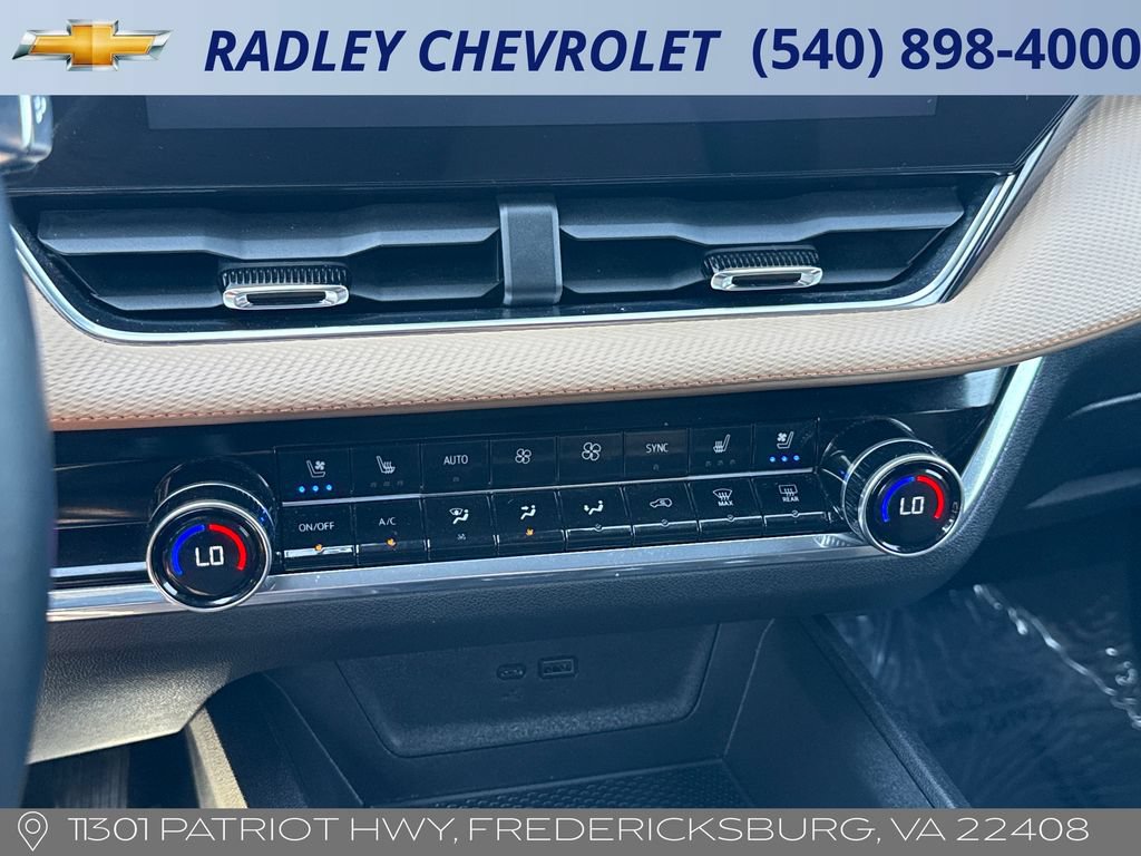 Used 2025 Chevrolet Equinox ACTIV w/ Safety and Technology Package AWD/4WD image 11