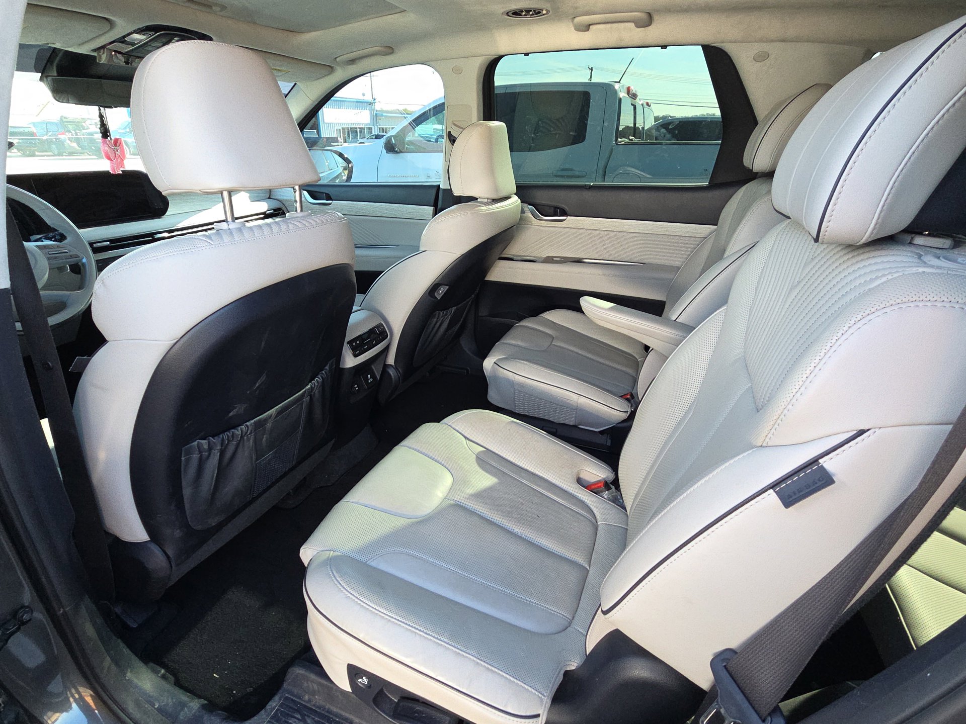 Used 2024 Hyundai Palisade Calligraphy image 13