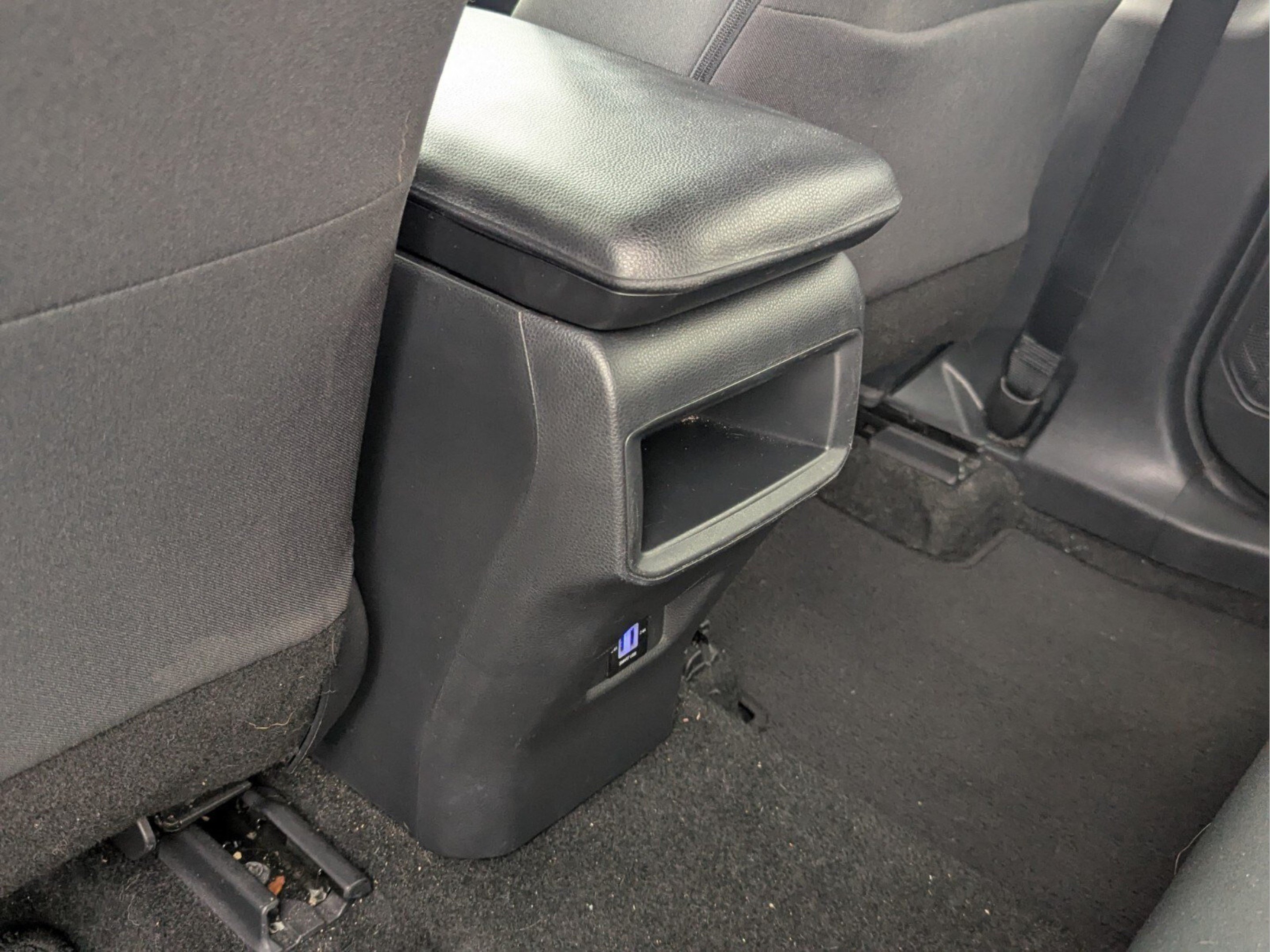Used 2021 Toyota RAV4 LE FWD image 31