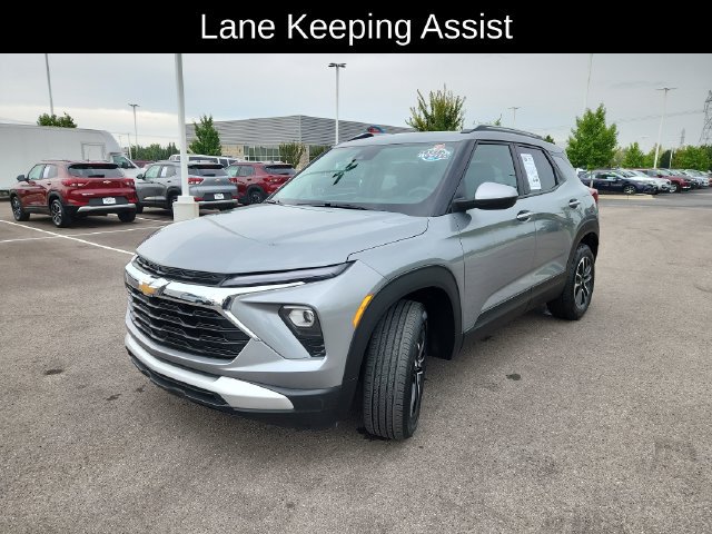 Used 2025 Chevrolet TrailBlazer LT AWD/4WD image 3