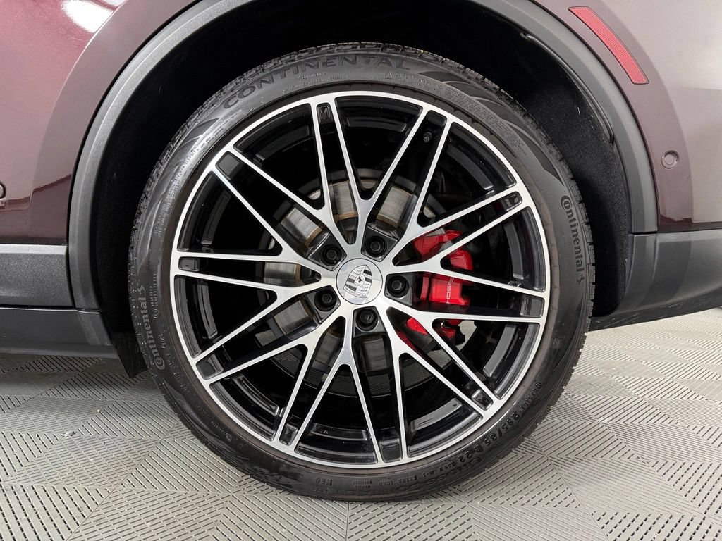 Certified 2025 Porsche Macan 4S Electric AWD/4WD image 12