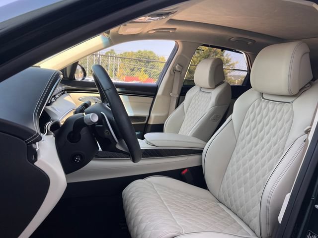 Used 2022 Genesis GV70 3.5T Sport w/ Sport Prestige Package AWD/4WD image 15