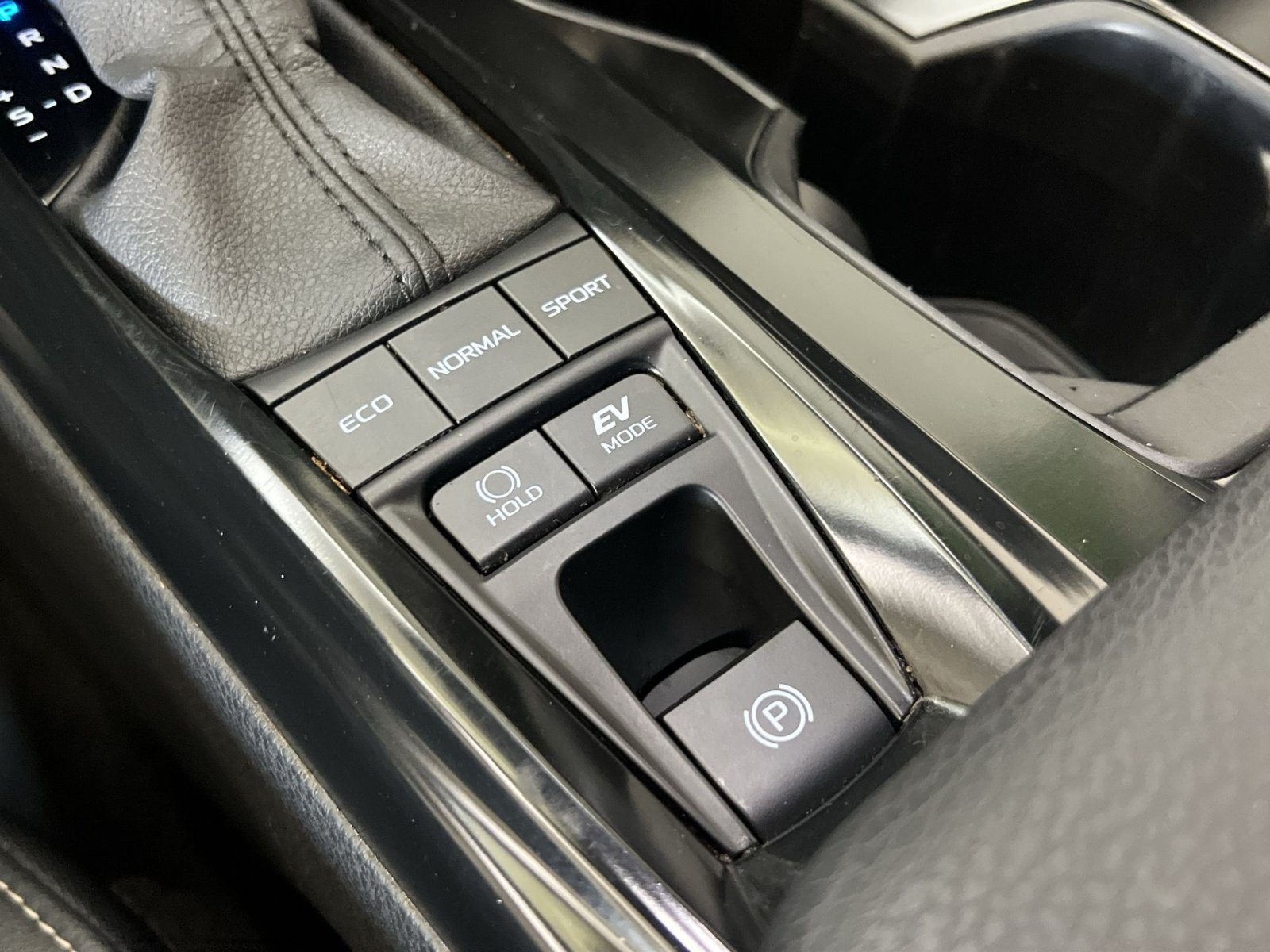 Used 2025 Toyota Camry SE FWD image 30