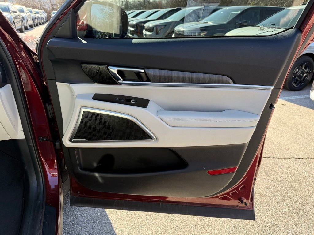 Certified 2023 Kia Telluride EX w/ EX Captain's Chair Package image 24