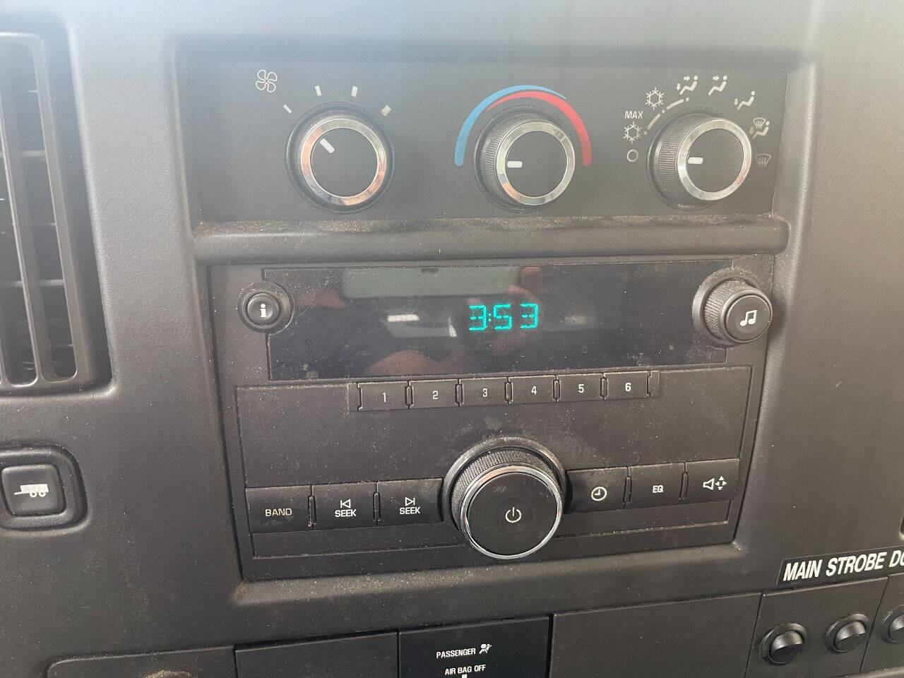 Used 2015 Chevrolet Express 2500 image 9