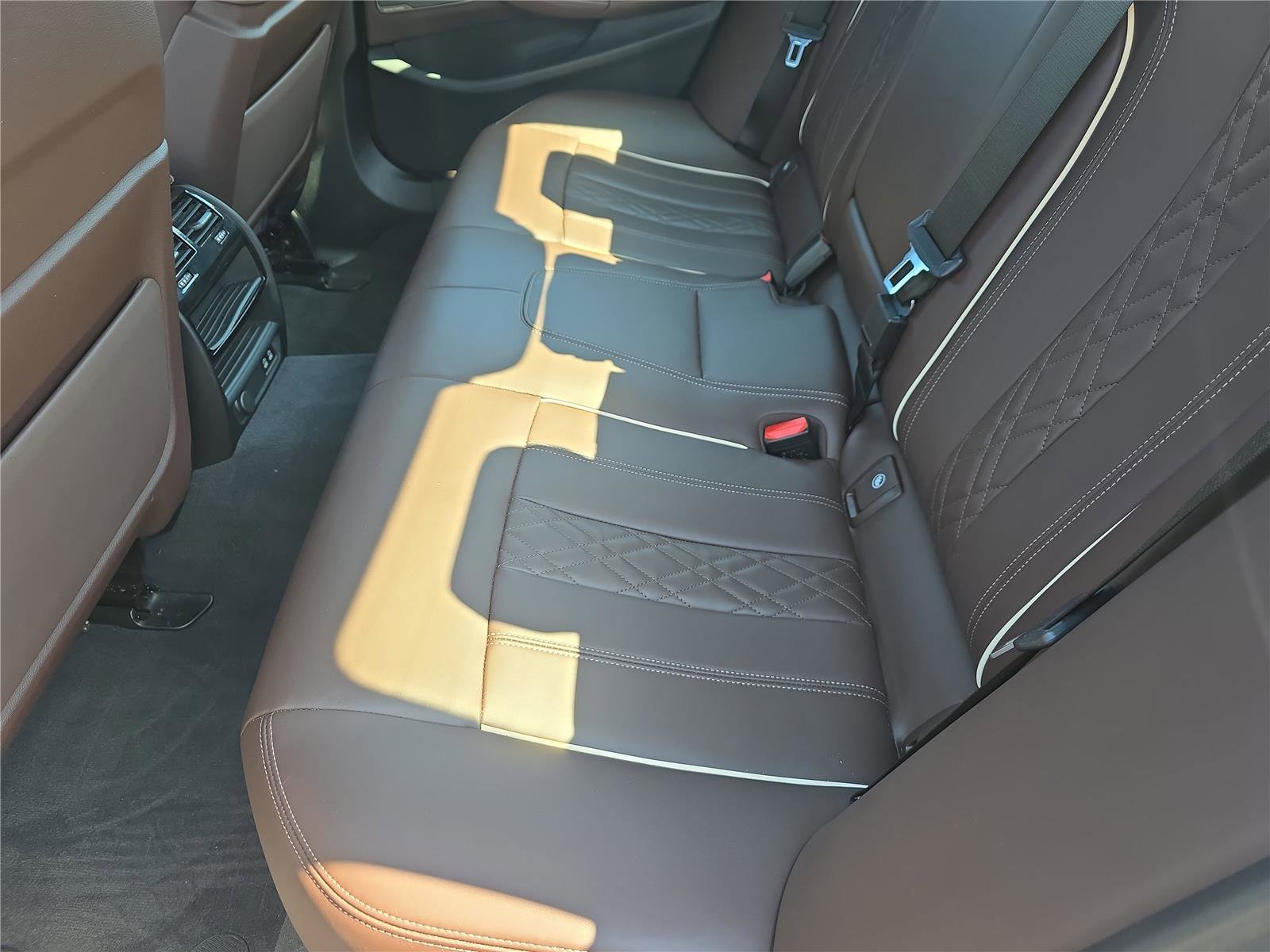 Certified 2023 BMW 530e w/ Premium Package image 14