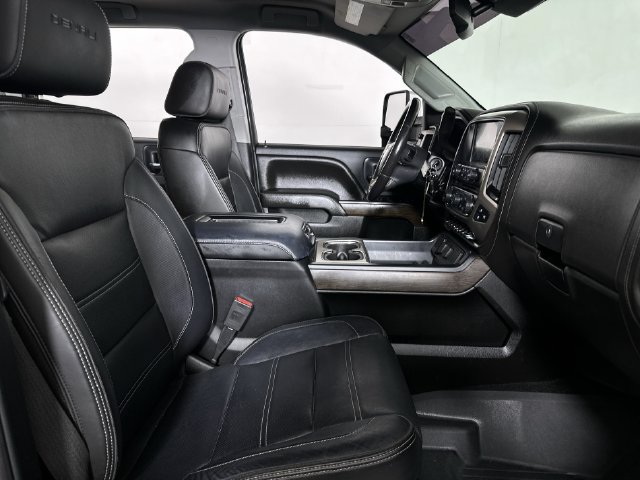 Used 2018 GMC Sierra 2500 Denali w/ Duramax Plus Package AWD/4WD image 29