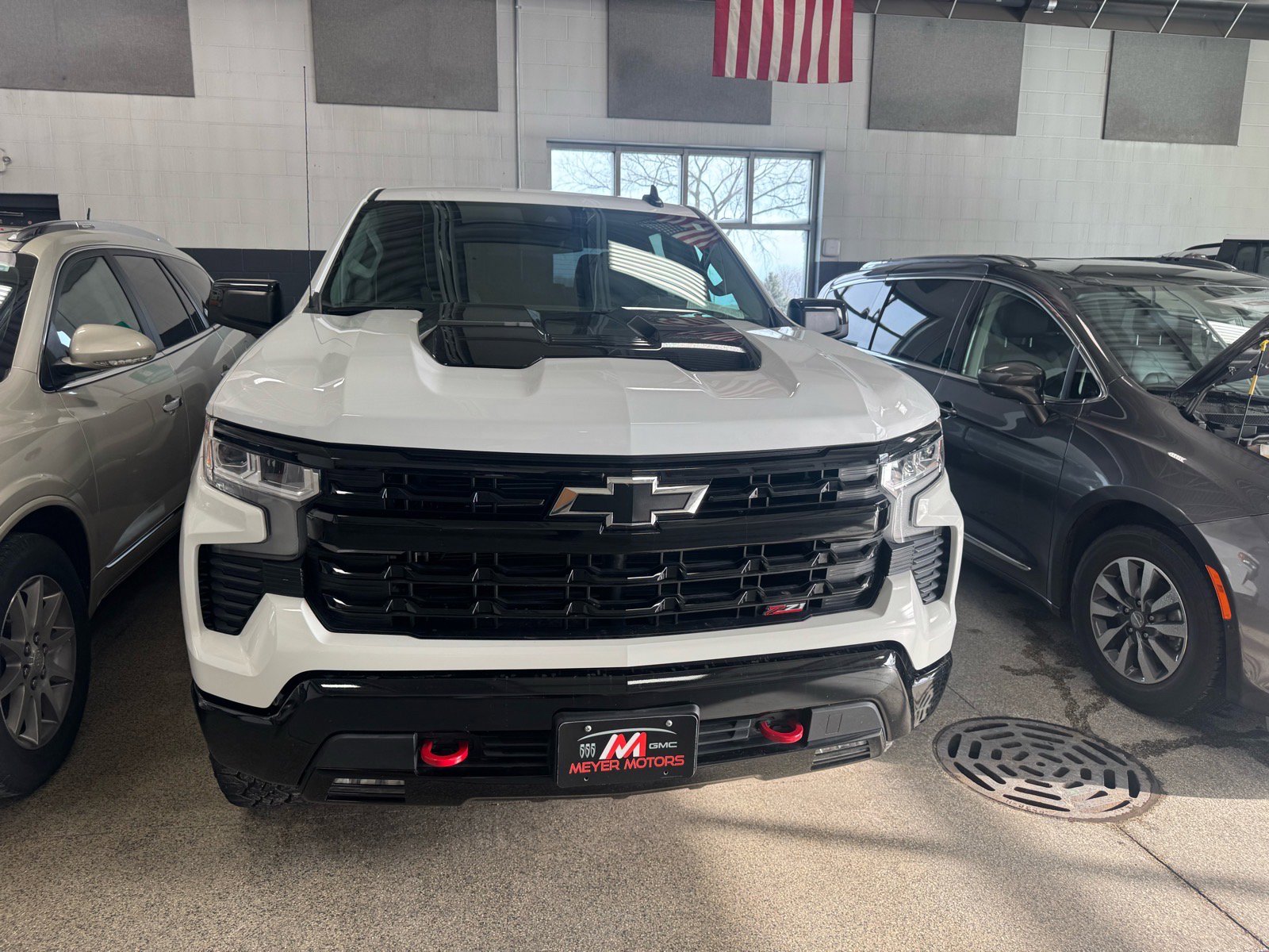 Used 2024 Chevrolet Silverado 1500 LT Trail Boss w/ Convenience Package II image 2