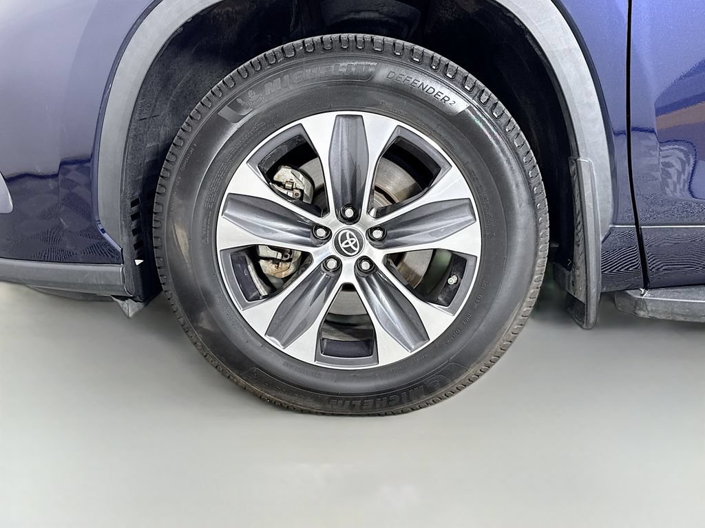 Used 2023 Toyota Highlander XLE FWD image 33
