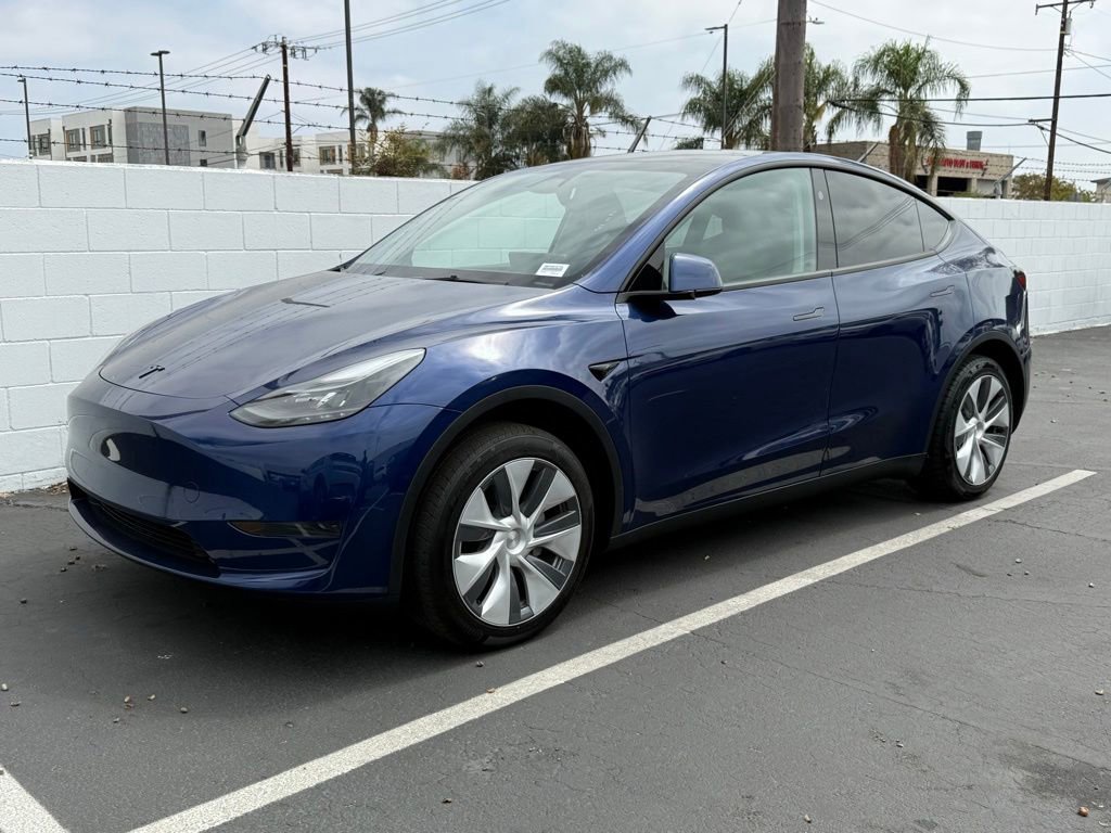 Used 2024 Tesla Model Y Long Range RWD image 2
