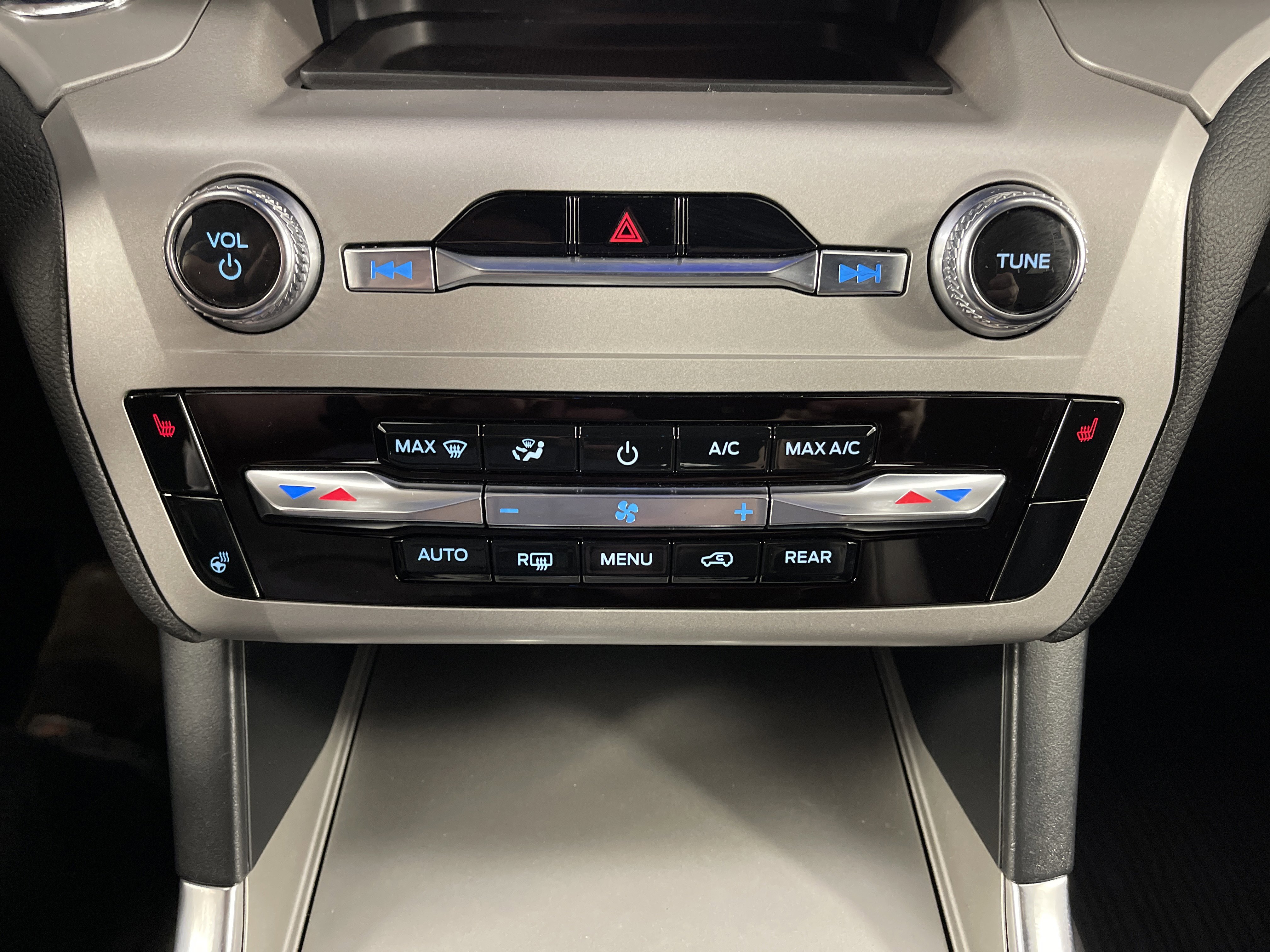 Used 2023 Ford Explorer XLT w/ Equipment Group 202A image 25