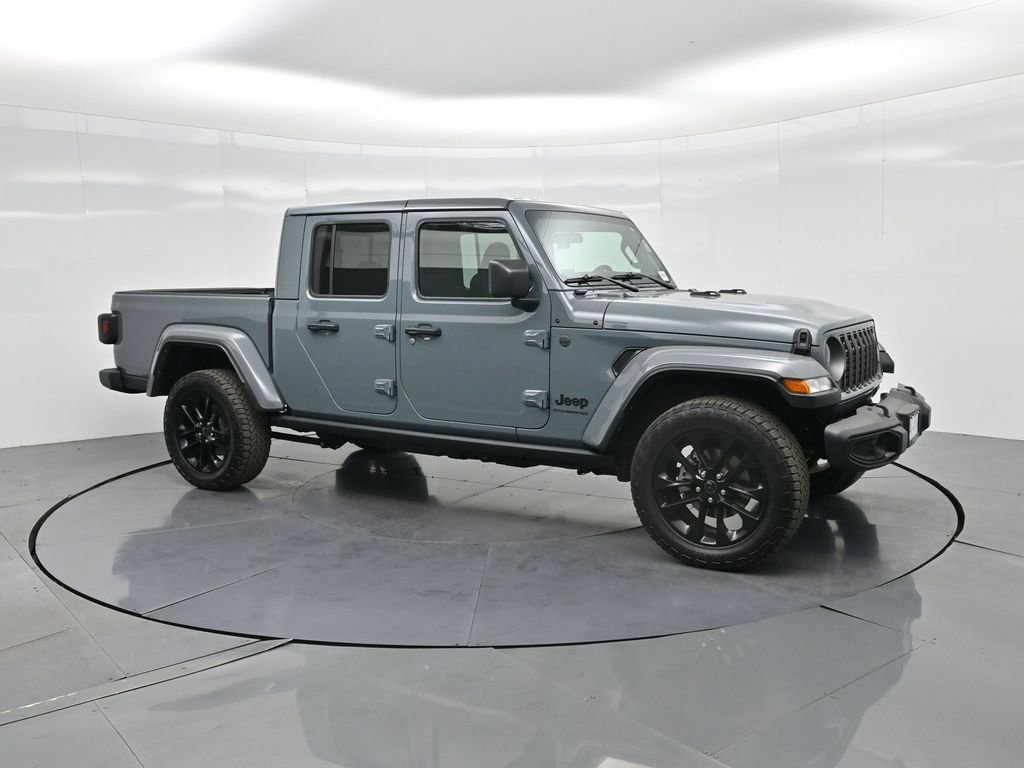 Used 2024 Jeep Gladiator Sport image 4
