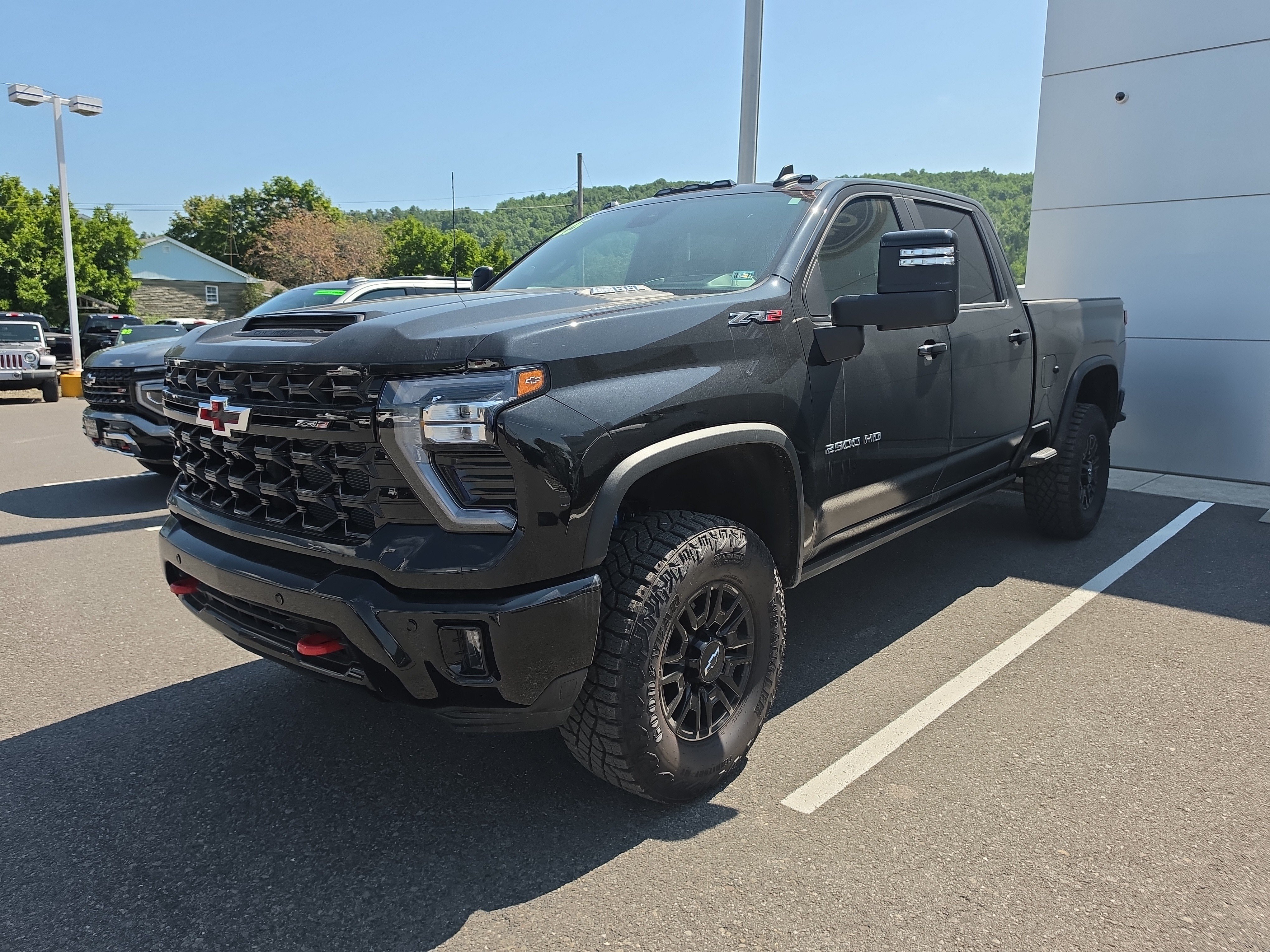 Used 2025 Chevrolet Silverado 2500 ZR2 w/ Technology Package AWD/4WD image 8