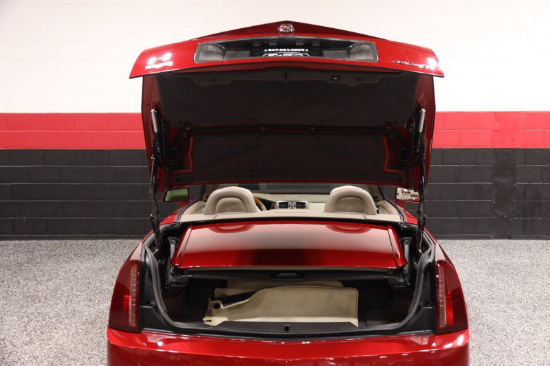 Used 2005 Cadillac XLR RWD image 31