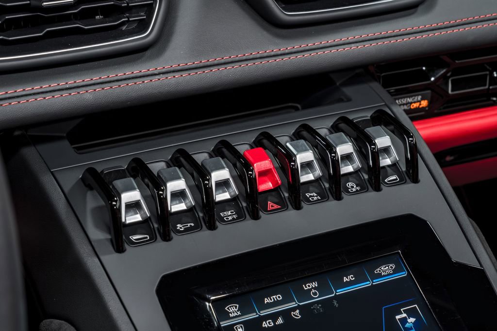 Used 2022 Lamborghini Huracan EVO RWD image 24
