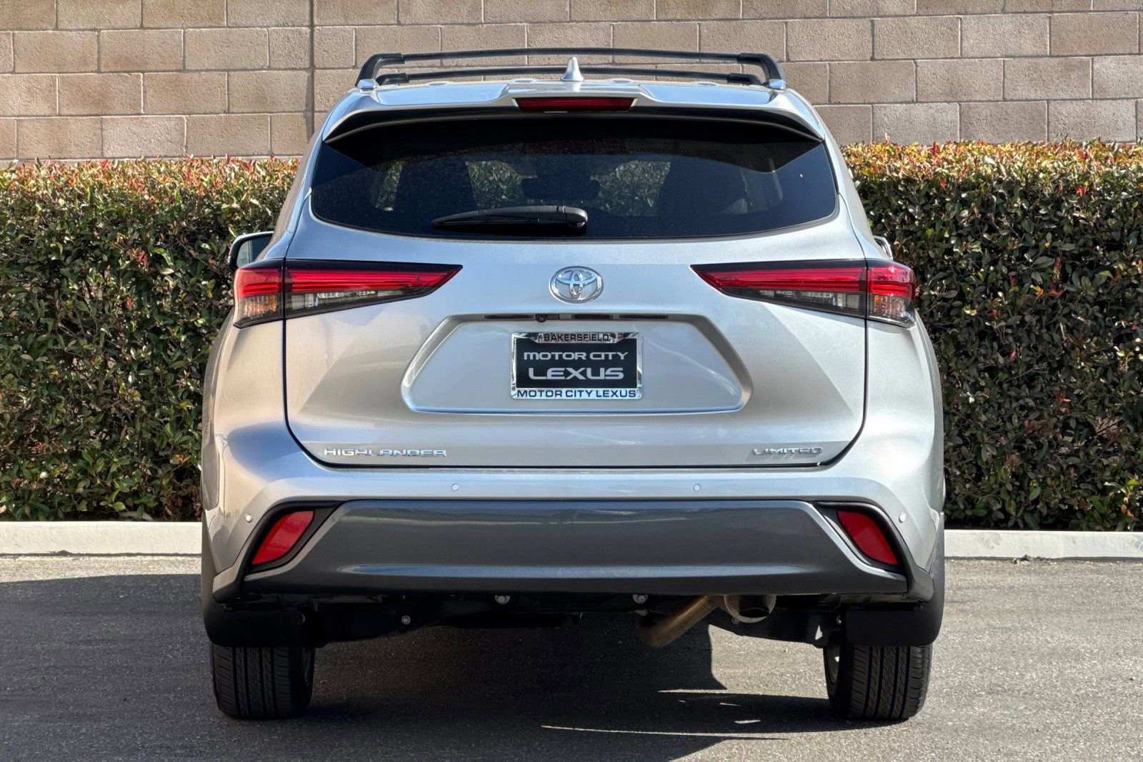 Used 2023 Toyota Highlander Limited FWD image 5