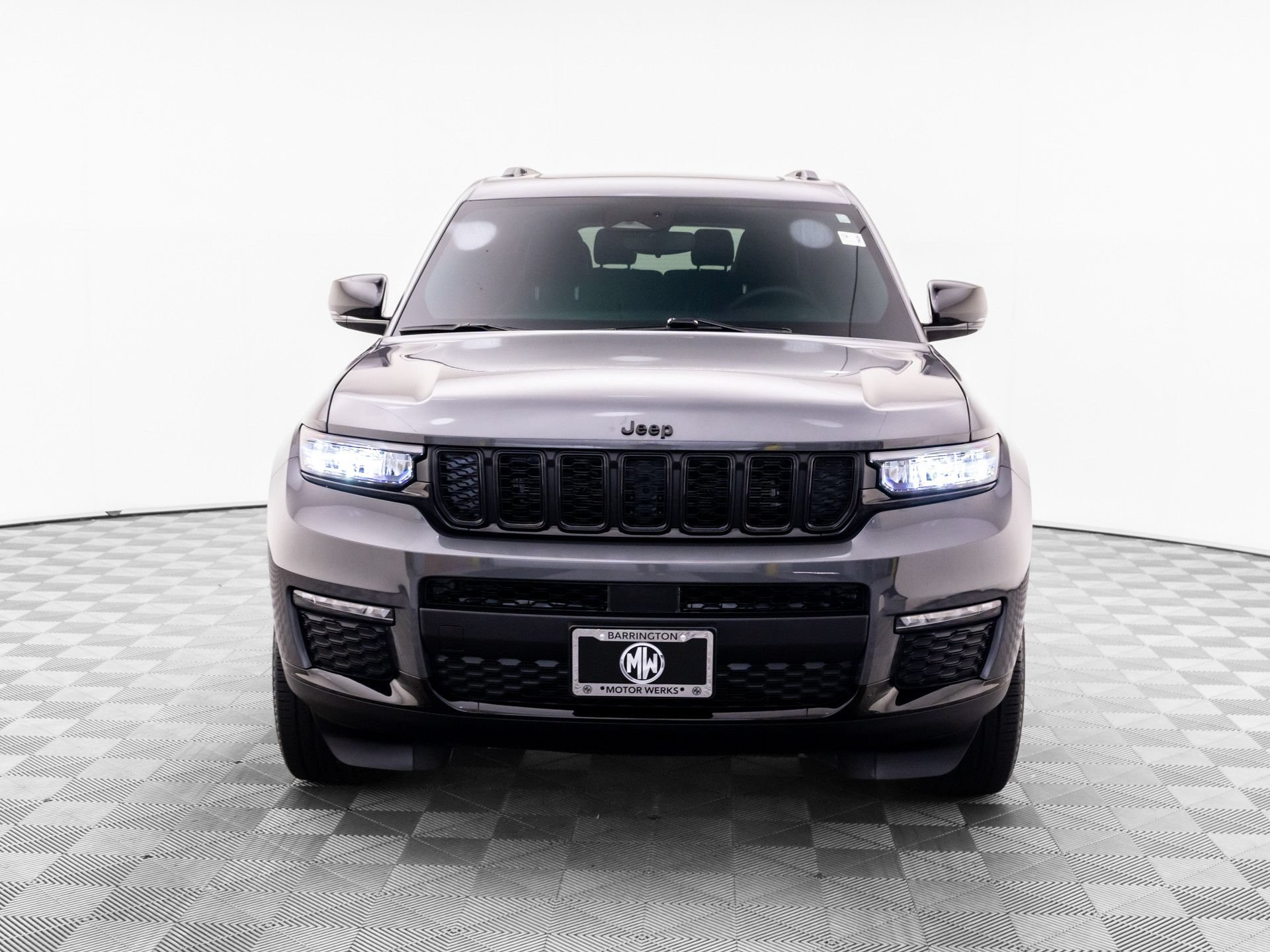 Used 2024 Jeep Grand Cherokee L Limited w/ Black Appearance Package AWD/4WD image 8