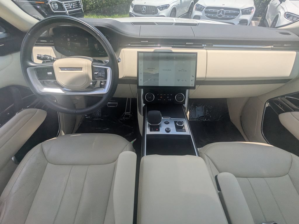 Used 2023 Land Rover Range Rover SE AWD/4WD image 2