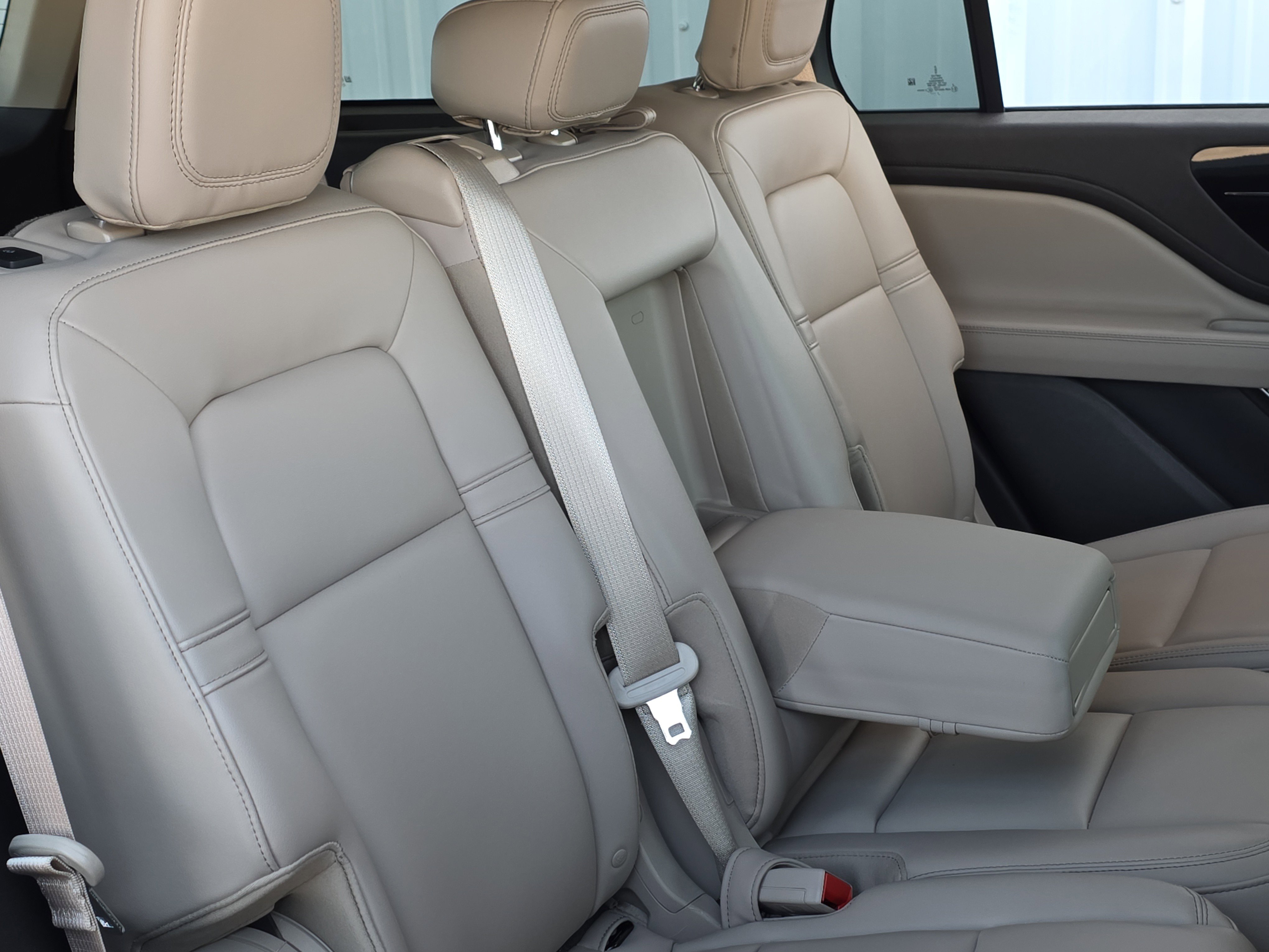 Used 2023 Lincoln Aviator 2WD w/ Elements Package image 34