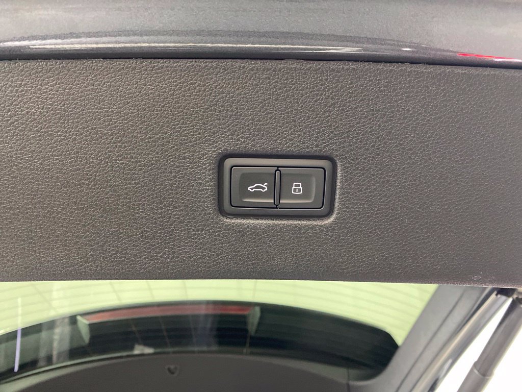 Used 2023 Audi Q8 Prestige w/ Prestige Package AWD/4WD image 27